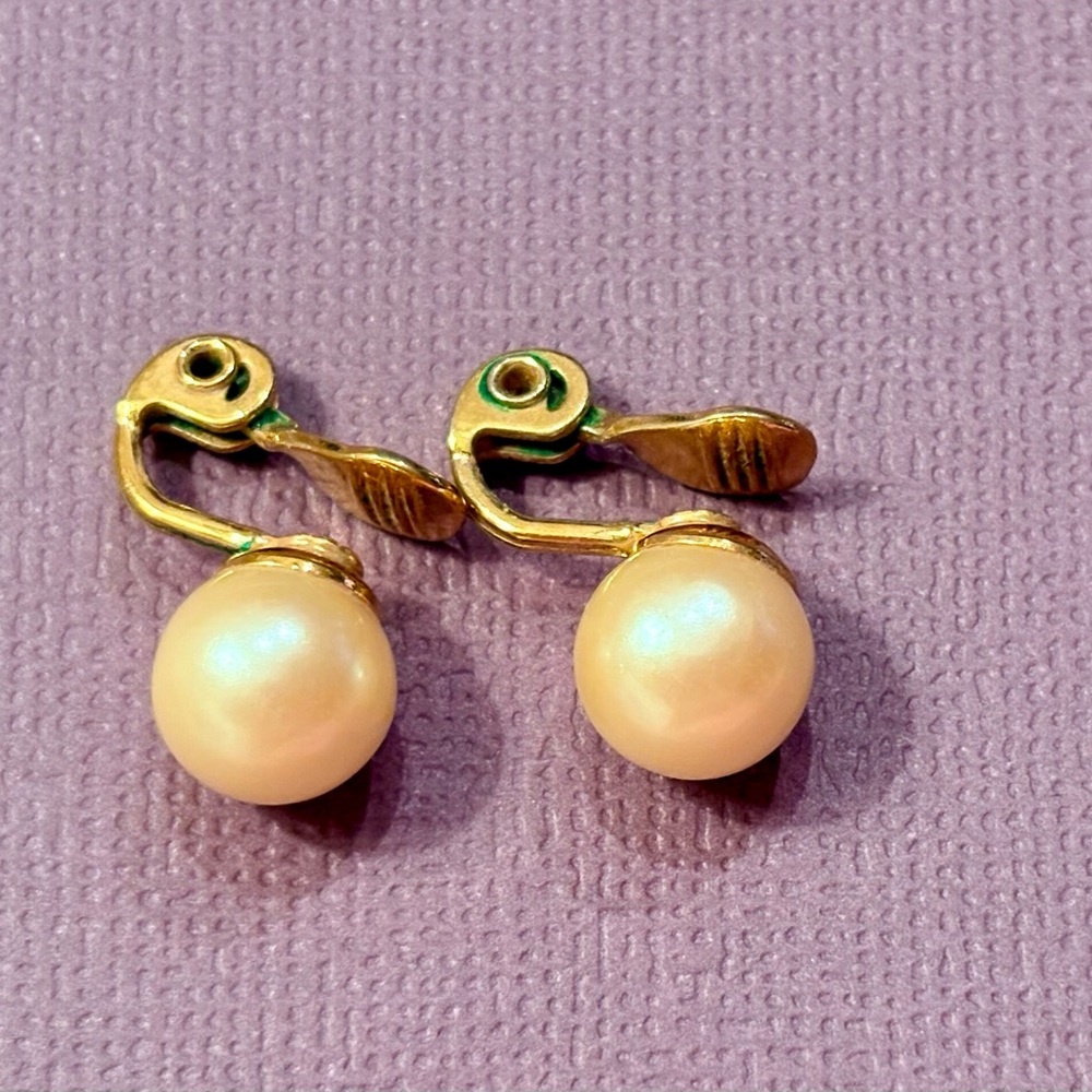 Elegant Vintage Pearl and Gold Tone Earrings